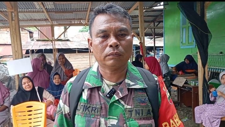 Heroik! Sosok Sertu Alfikri, Babinsa Tolang Julu Selamatkan Ratusan Warga dari Banjir Bandang di Tengah Gelapnya Malam