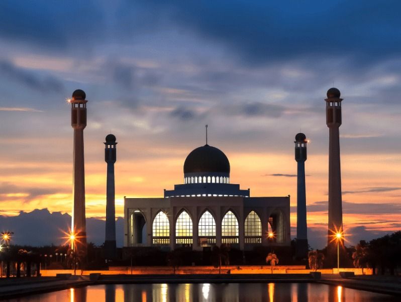 7 Adab Wajib di Masjid yang Perlu Diketahui Setiap Muslim