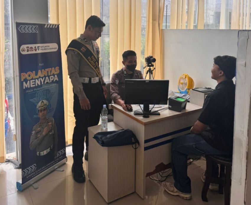 Polantas Denpasar Dampingi Pemohon SIM Lewat Program Humanis &ldquo;Polantas Menyapa&rdquo;