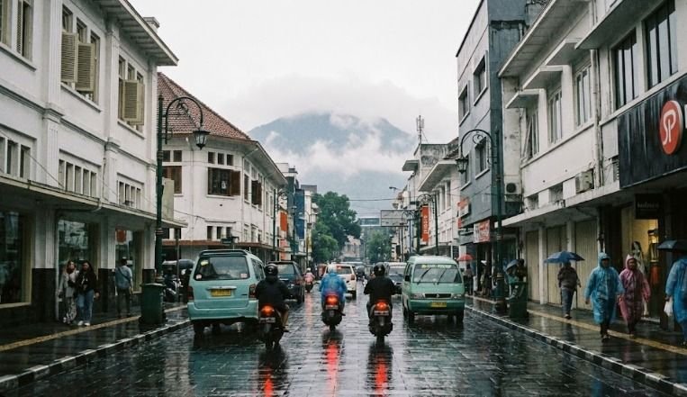 Hujan Sedang Diprakirakan Meluas di Jawa Barat, Sejumlah Wilayah Berpotensi Diguyur Seharian