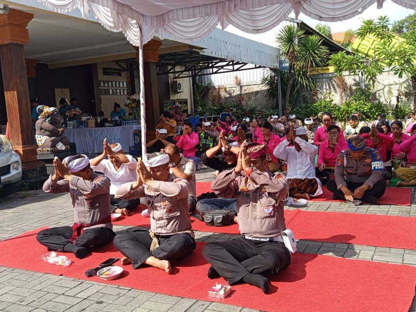 Mengawali 2026, Polsek Dentim Laksanakan Doa Bersama dan Syukuran