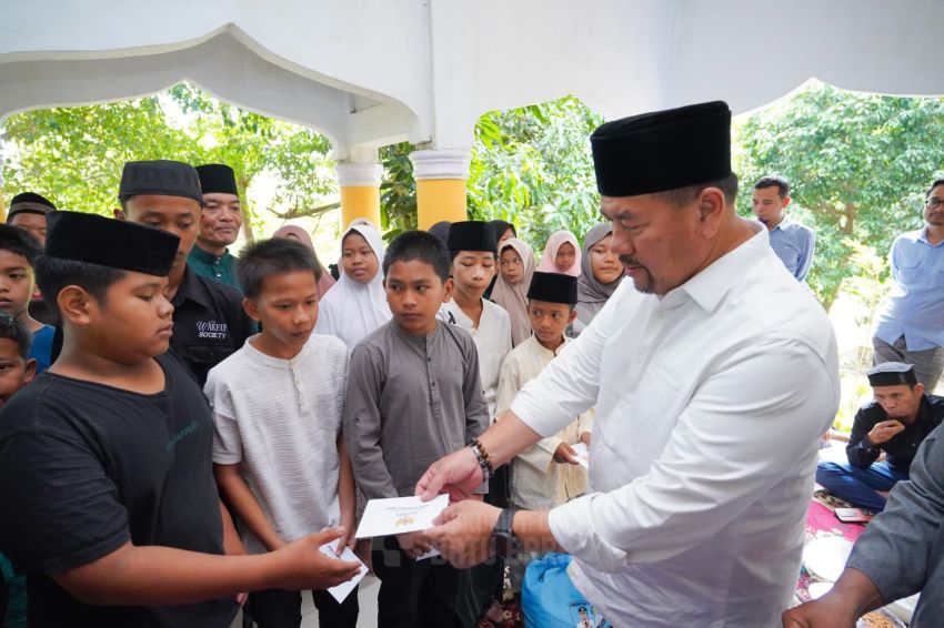Bupati Batu Bara Hadiri Dzikir dan Doa Bersama serta Serahkan Santunan kepada 100 Anak Yatim di Desa Kwala Gunung