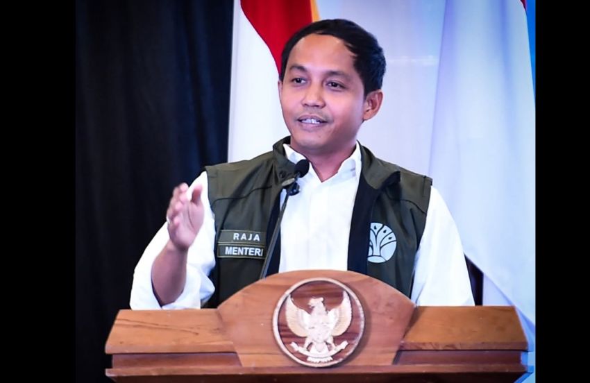 Menhut Raja Juli Tetapkan Moratorium Penebangan Kayu Usai Banjir di Sumatera