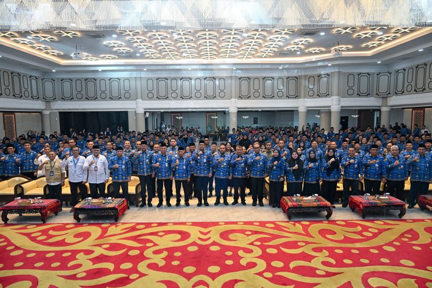 Bobby Nasution Serahkan SK Kepala Sekolah Se-Sumut, Tegaskan Larangan Pungli dan Target Sekolah Gratis