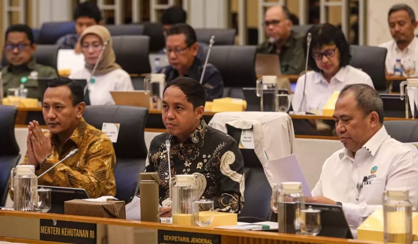 Menhut Pastikan Kayu Banjir Sumatera Bisa Dimanfaatkan Warga, Asal Bukan untuk Dijual