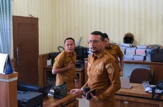Bupati Labusel Pantau Kinerja ASN di Setdakab, Pastikan Pelayanan Publik Optimal