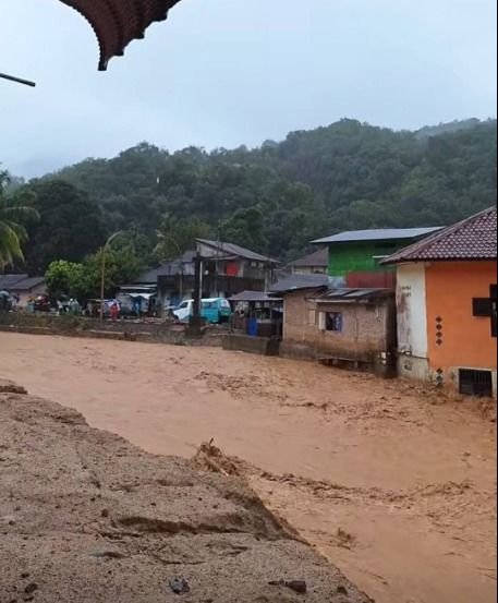 Hujan Deras Landa Sibolga, Sungai Aek Doras Meluap dan Ancaman Banjir Mengintai