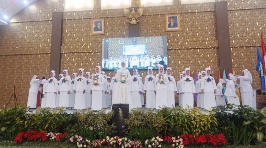 Mahasiswa Kebidanan Universitas Aufa Royhan Ikuti Ucap Janji dan Capping Day, Awali Perjalanan Profesional di Dunia Kesehatan