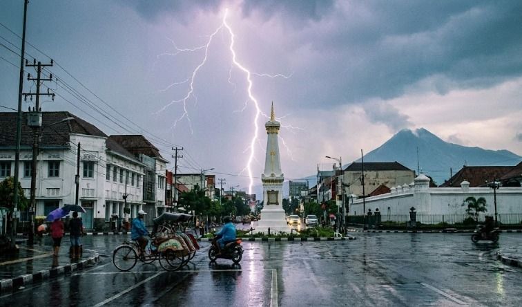 Hujan Ringan hingga Petir Berpotensi Guyur Wilayah Yogyakarta Hari Ini