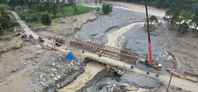 Distribusi Logistik Aceh Kembali Lancar Setelah Dua Jembatan Bailey Dibuka