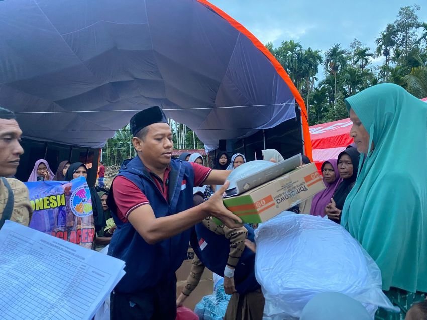 DPP dan DPD ASLI Aceh Salurkan Bantuan Peralatan Masak untuk Korban Banjir di Aceh Utara