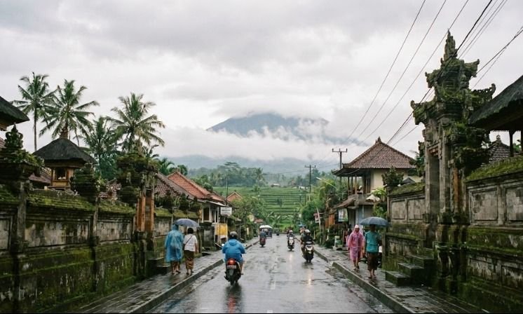 Cuaca Bali Didominasi Berawan dan Hujan Ringan, Suhu Capai 32 Derajat