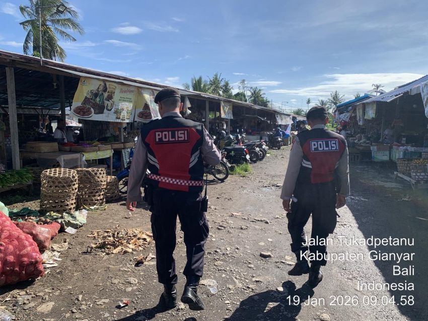 Polres Gianyar Lakukan Patroli Kota Presisi di Pasar Adat Samplangan, Aktivitas Aman dan Tertib
