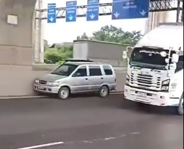 Mobil Panther Melaju Sendiri di Tol Japek, Pengemudi Meninggal di KM 21 Tambun
