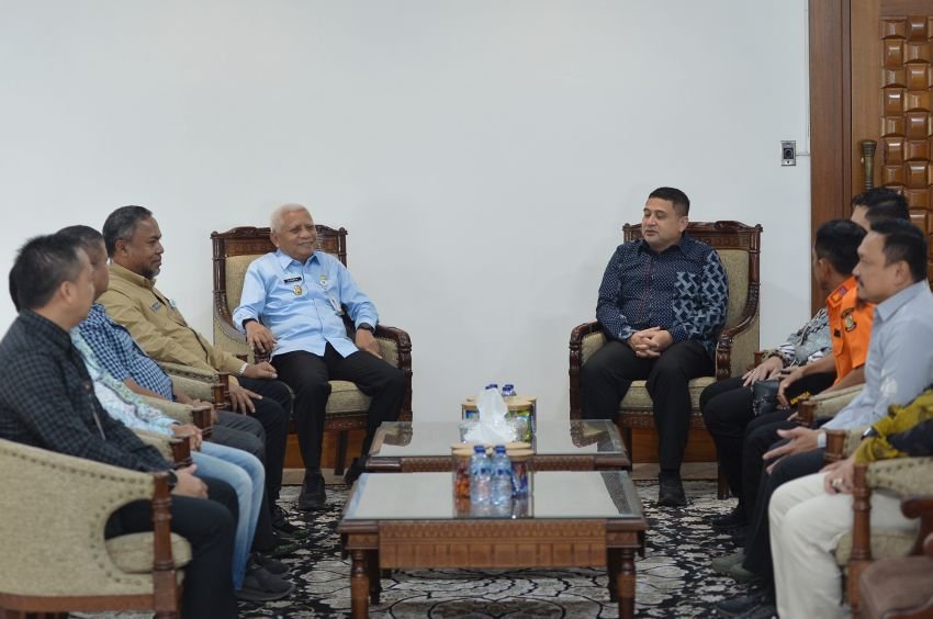 Wagub Sumut Terima Bantuan Rp500 Juta dari Pemkot Makassar untuk Korban Banjir