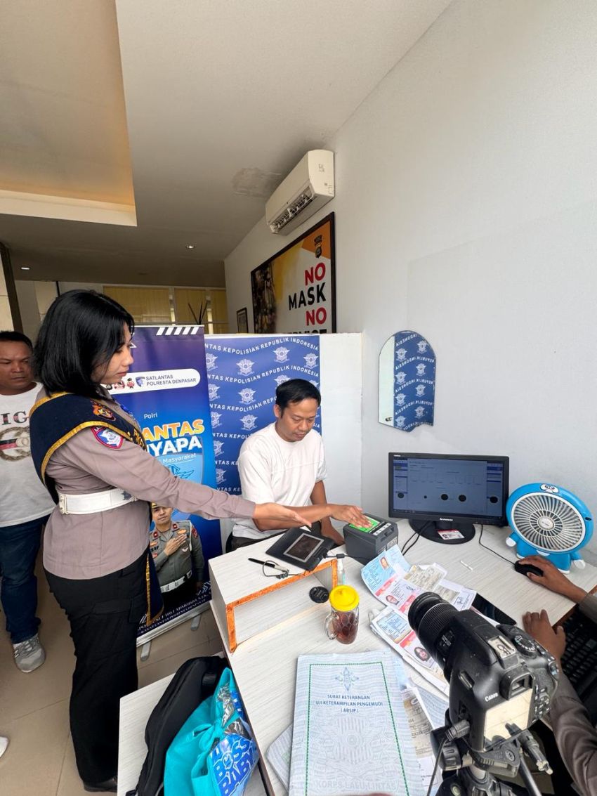 Senyum dan Sapaan Ramah, Urus SIM di Denpasar Kini Lebih Mudah dan Menyenangkan