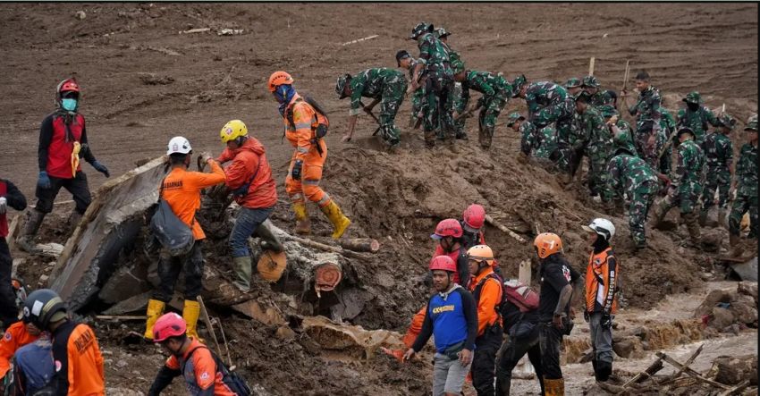 Korban Longsor Cisarua KBB Bertambah Jadi 34 Orang, Tim SAR Terus Bekerja