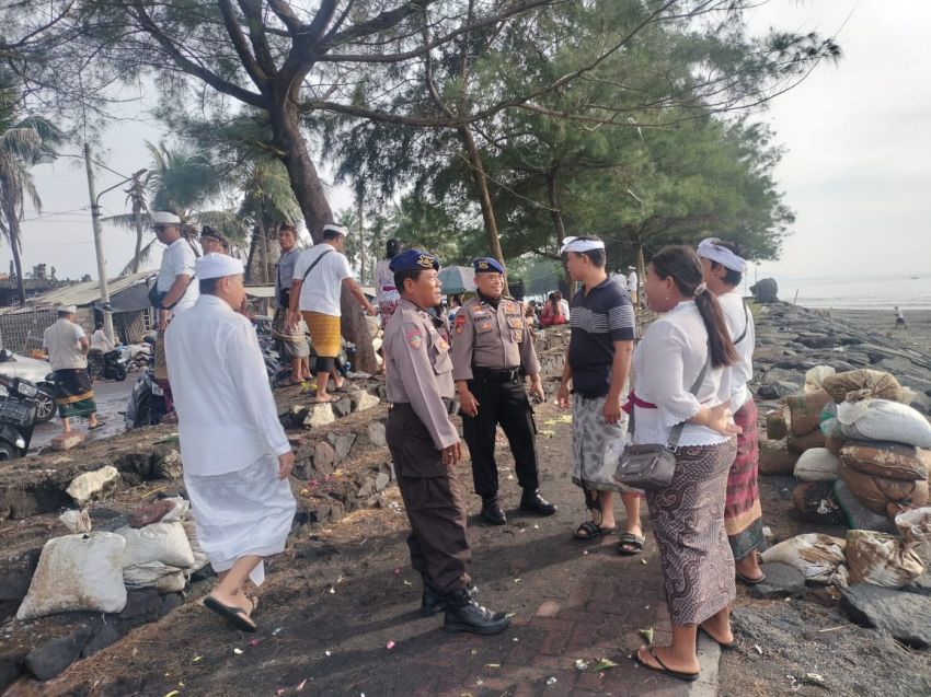Polres Gianyar Pastikan Upacara Ngedetin di Pantai Masceti Aman dan Tertib