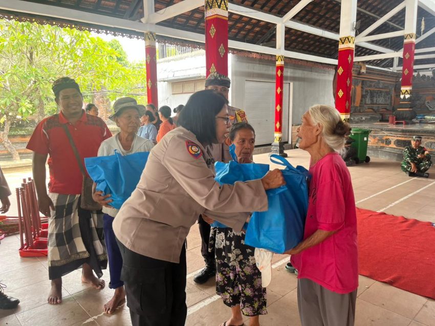 Polres Gianyar Gelar Minggu Kasih di Blangsinga, Salurkan Sembako dan Serap Aspirasi Warga