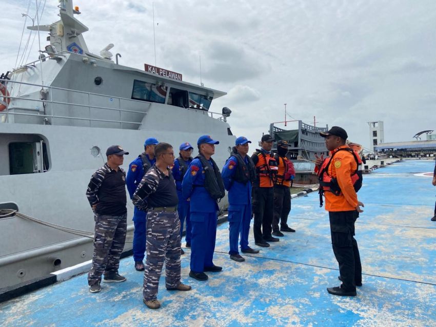 TNI AL Palembang Evakuasi Nelayan Korban Kecelakaan Laut di Selat Berhala: 3 Selamat, 1 Meninggal