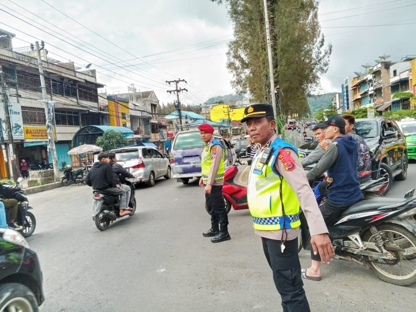 H+2 Tahun Baru Volume Kendaraan Naik, Lalu Lintas di Jalur Wisata Berastagi Masih Terkendali