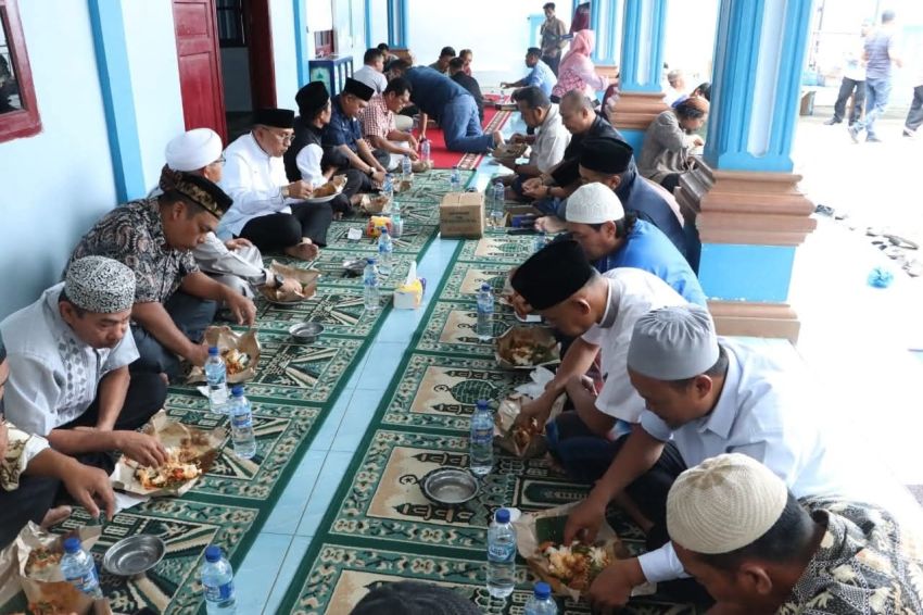 Bupati Simalungun Salat Jumat di Masjid Ilham Sigundaba, Ajak Warga Berjamaah Bangun Daerah