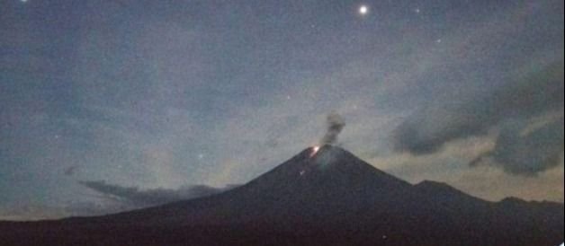 Awal 2026, Gunung Semeru Erupsi Lagi, Kolom Abu Capai 900 Meter