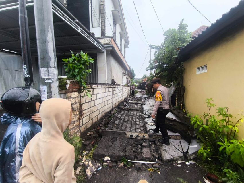 Hujan Deras Disertai Puting Beliung Rusak Belasan Rumah di Sanur Kauh, Kapolsek Denpasar Selatan Pastikan Keamanan Warga