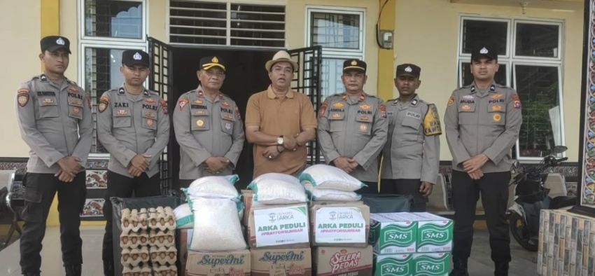 Solidaritas di Tengah Banjir, Polres Pasaman Barat Bantu Distribusi Sembako