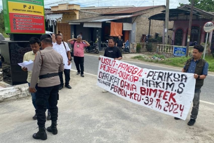 APDESU Demo Kadis Koperasi & UKM Batu Bara, Soroti Dugaan Penyimpangan Dana Bimtek Miliaran Rupiah