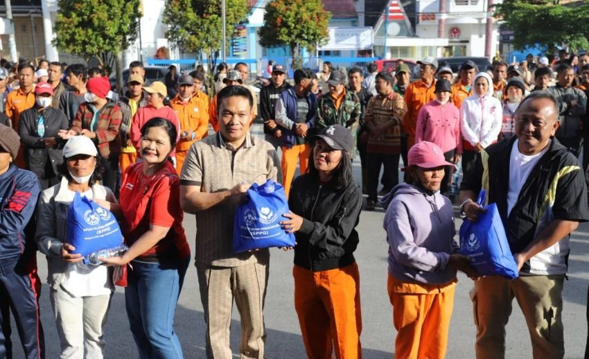 Bupati Humbahas Hadiri HUT ke-18 Gerindra, Ajak ASN dan Masyarakat Kompak Jaga Lingkungan Lewat Bakti Sosial dan Gotong Royong