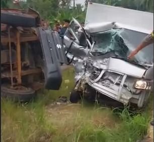 Tragis! Mobil MBG Hantam Truk Batu di Jalan Sempit, Sopir Tak Terselamatkan