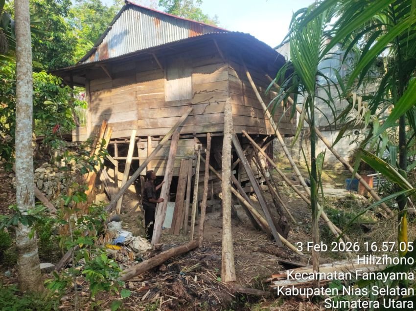 Ketika Tanah Bergerak dan Rumah Nyaris Roboh: Kisah Pilu Ama Mawar dan Anak-Anaknya di Nias Selatan