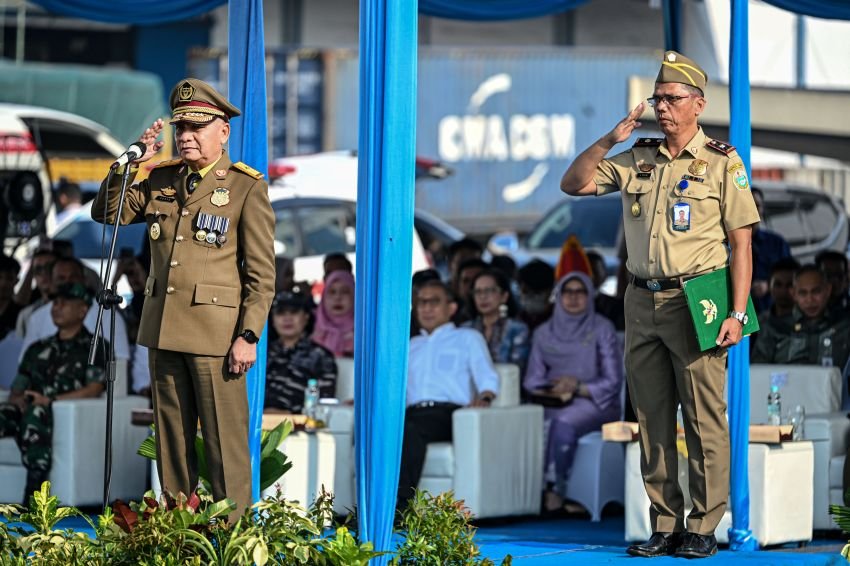 Wagub Sumut Surya Serahkan Santunan Ahli Waris dan Penghargaan K3 Perusahaan di Apel Bulan K3 2026