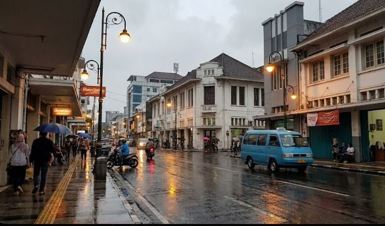 Prakiraan Cuaca Jawa Barat Hari Ini: Hujan Ringan di Hampir Semua Wilayah, Suhu 16&ndash;30&deg;C