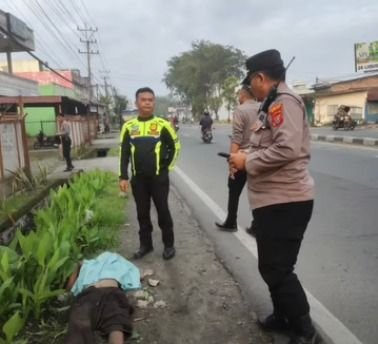 Perempuan Ditemukan Tewas di Pinggir Jalan Medan-Binjai, Diduga Tabrak Lari