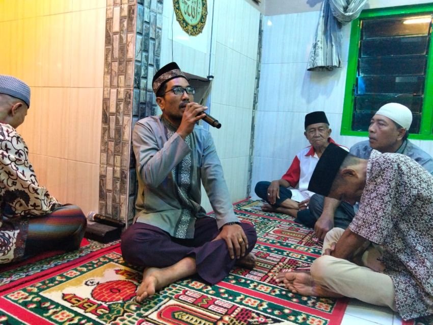 Antusiasme Tinggi, Jamaah Binjai Timur Sambut Malam Pertama Tarawih di Musholla Al-Ikhlas