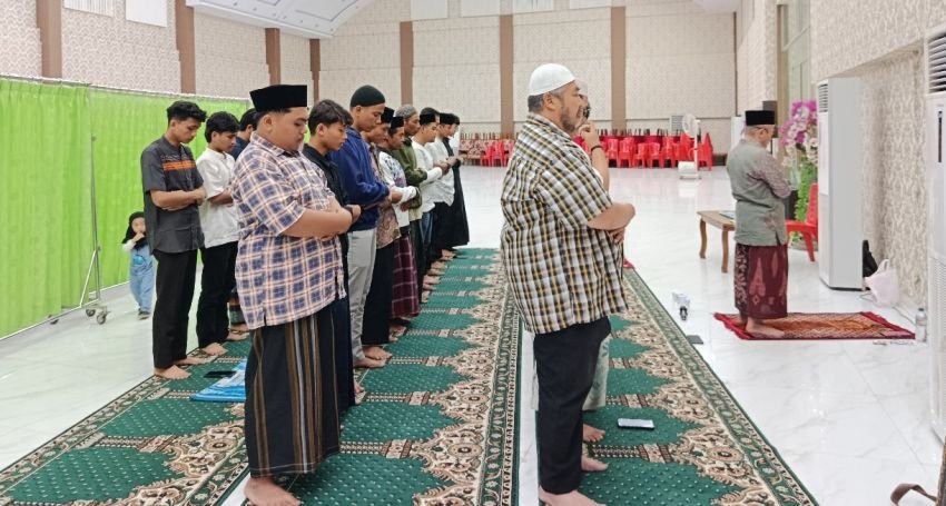 Mahasiswa Universitas Aufa Royhan Khidmatkan Tarawih dan Kultum Inspiratif di Malam Kedelapan Ramadan