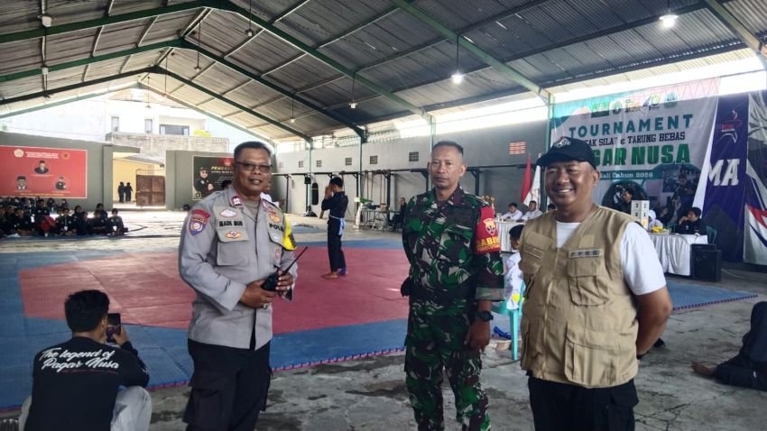 Babinsa dan Bhabinkamtibmas Amankan Turnamen Pencak Silat Pagar Nusa di Denpasar Barat