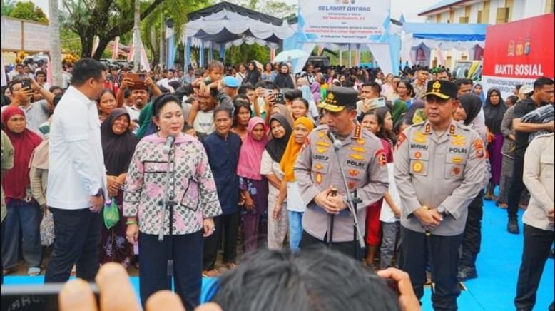 Titiek Soeharto Sebut Kehadiran Polri di Hari Pertama Bencana Sangat Membantu Korban Banjir Tapteng