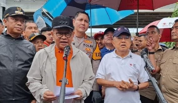 Pramono Anung Berseloroh dengan JK: &ldquo;Kita Kan Enggak Mau Masuk Gorong-Gorong&rdquo;
