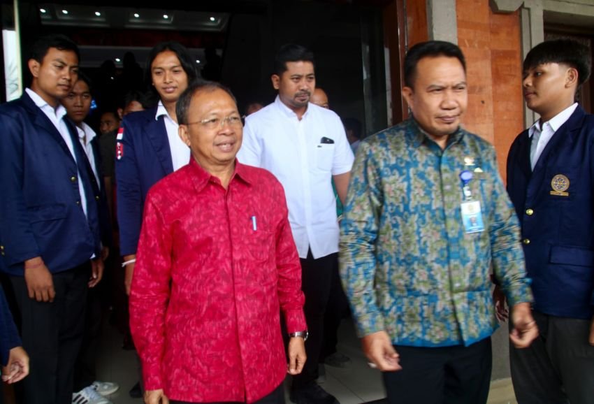 Nama Nyoman dan Ketut Kini Langka, Gubernur Koster Dorong KB 4 Anak di Bali: Siapkan Dukungan Pendidikan hingga Sarjana