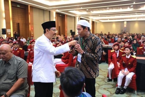 Buka Puasa Bersama Anak Sekolah Rakyat, Gus Ipul Bicara Generasi Tangguh dan Berkarakter
