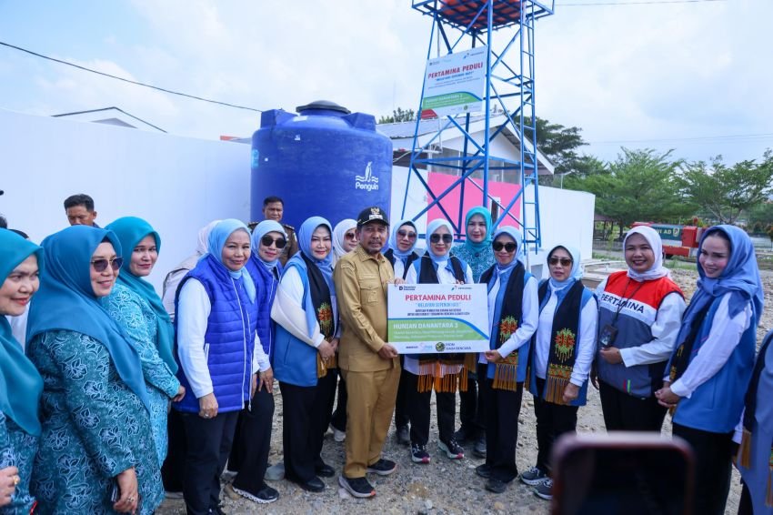 Jelang Ramadhan, Marlina Muzakir Dampingi Ketua Seruni Salurkan Bantuan untuk Warga Terdampak Bencana di Pidie Jaya