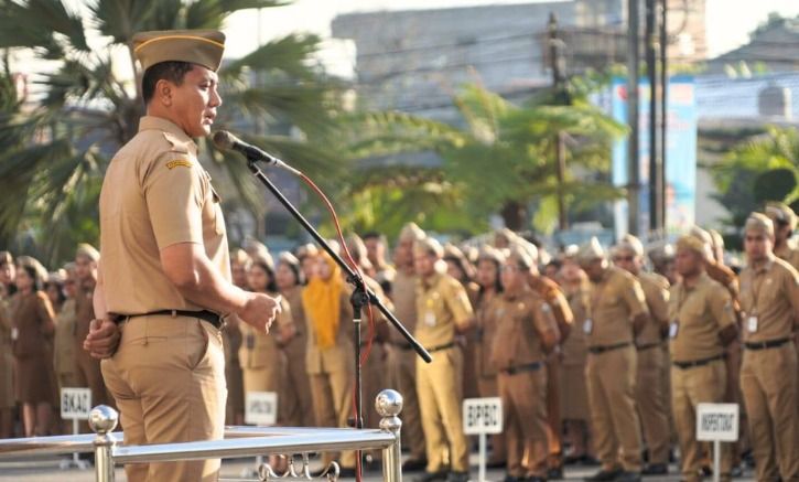 Apel Gabungan ASN Karo, Sekda Tegaskan Fokus Kinerja, KLA, dan PAD Tahun 2026