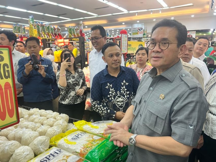 Mendag Budi Santoso Sidak Pasar Gambir Tebing Tinggi, Pastikan Harga Sembako Terkendali Selama Ramadhan