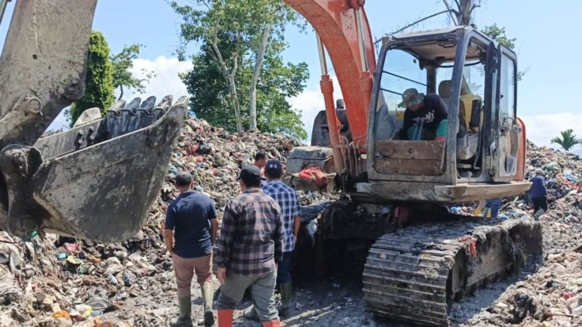 Jalan Menuju TPA Tertutup Sampah Saat Hujan, Bupati Madina Perintahkan Penanganan Selesai dalam Seminggu