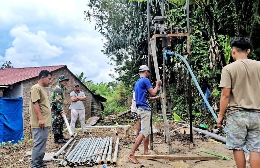 Air Bersih Kian Dekat, Satgas TMMD Kodim 0207/Simalungun Bersama Masyarakat Percepat Pengerjaan Sumur Bor di Dame Raya