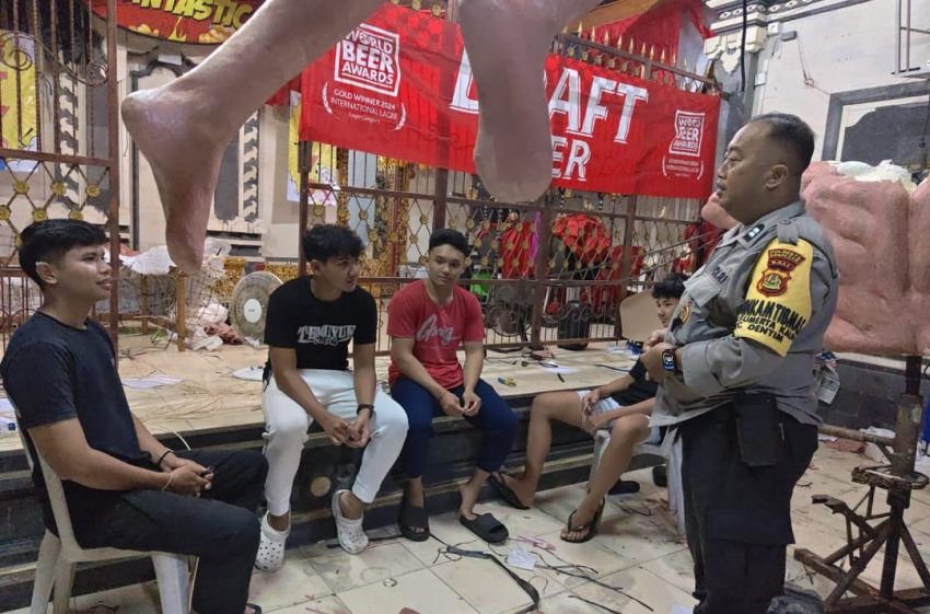 Bhabinkamtibmas Sambangi Banjar Eka Dharma, Beri Pembinaan ke Pemuda STT Yowana Dharma Jelang Nyepi