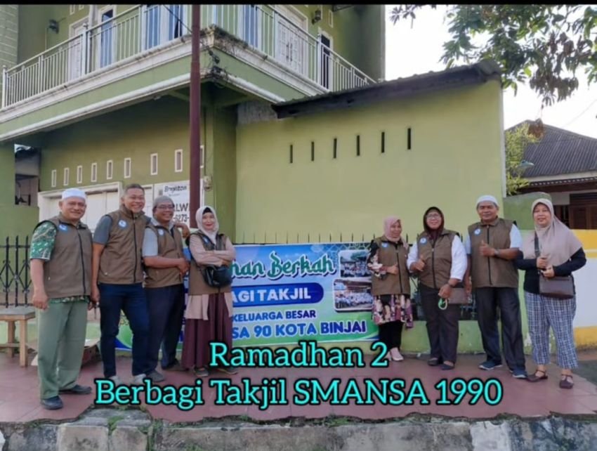 Alumni SMANSA Binjai 1990 Gelar Gebyar Ramadhan, Bagikan Takjil untuk Warga
